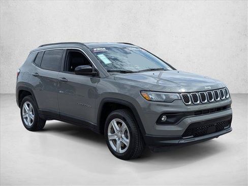 Used 2023 Jeep Compass Latitude AWD/4WD image 3