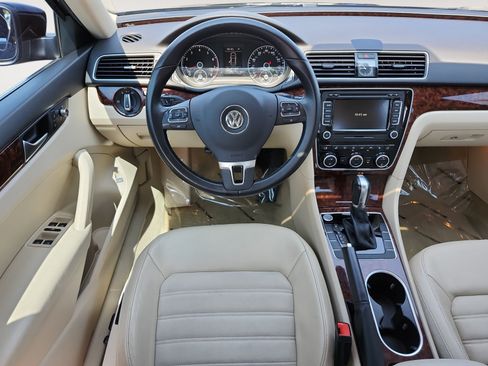 Used 2013 Volkswagen Passat 3.6 SEL Premium FWD image 11