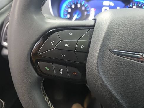 Used 2025 Chrysler Pacifica Limited FWD image 33