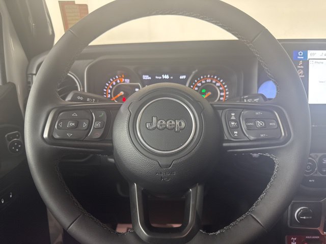 Used 2025 Jeep Gladiator Mojave w/ Convenience Group AWD/4WD image 18