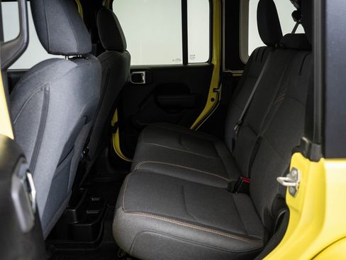 Used 2024 Jeep Wrangler Unlimited w/ LED Headlamp & Fog Lamp Group image 33