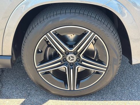 Used 2025 Mercedes-Benz GLE 350 4MATIC w/ AMG Line Exterior image 8