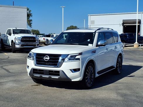 Used 2024 Nissan Armada Platinum w/ Captain's Chairs Package AWD/4WD image 2