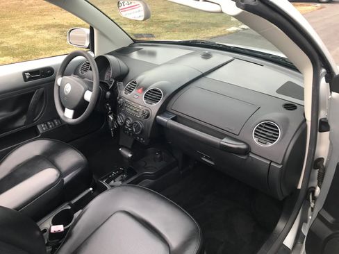 Used 2006 Volkswagen Beetle Convertible w/ Package 1 image 35