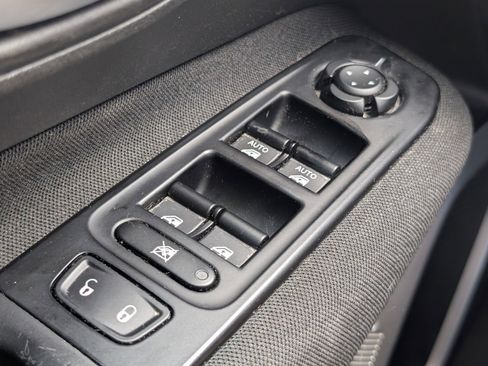 Used 2021 Jeep Renegade Latitude FWD image 18