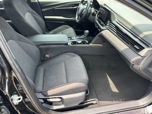 Used 2025 Toyota Camry LE AWD/4WD image 13