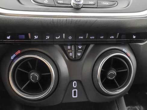 Used 2020 Chevrolet Blazer LT FWD image 29