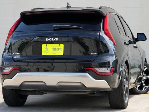 Used 2023 Kia Niro SX Touring FWD image 4