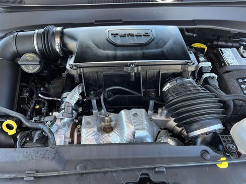 Used 2025 Jeep Compass Limited image 33