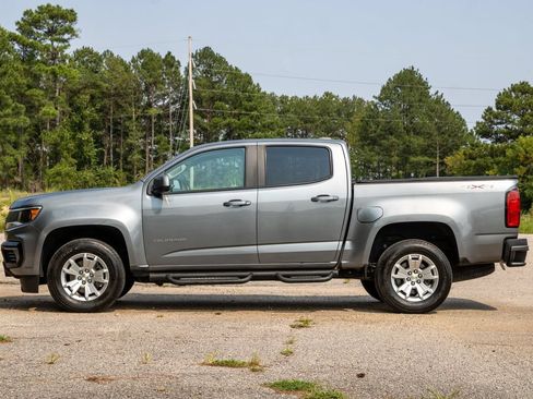 Used 2022 Chevrolet Colorado LT AWD/4WD image 9