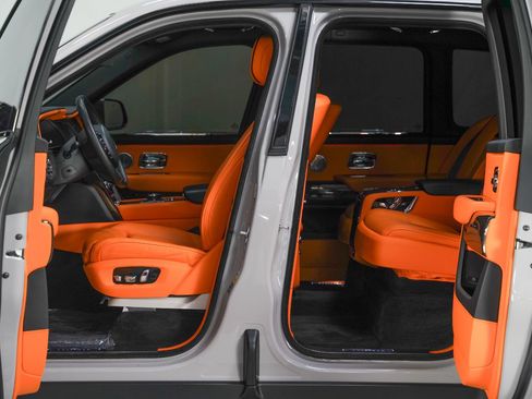 Used 2022 Rolls-Royce Cullinan Black Badge AWD/4WD image 8