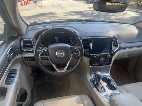 Used 2019 Jeep Grand Cherokee Overland image 17