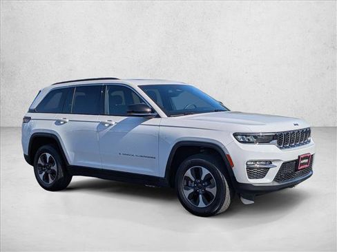 Used 2024 Jeep Grand Cherokee Limited 4xe AWD/4WD image 3