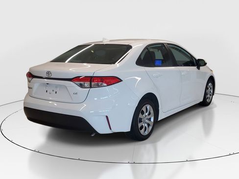 Used 2024 Toyota Corolla LE image 7