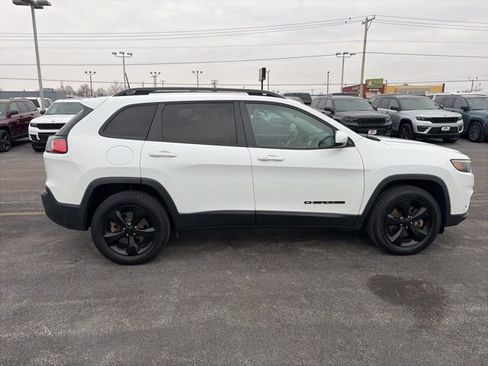 Used 2020 Jeep Cherokee Latitude Plus image 6