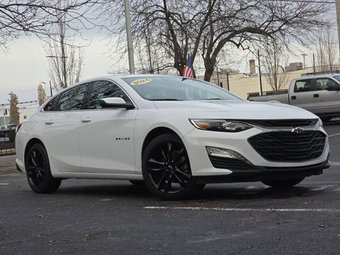 Used 2024 Chevrolet Malibu LT w/ Sport Edition image 2