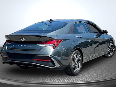 Used 2025 Hyundai Elantra Sport FWD image 7