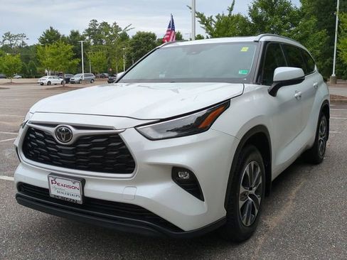 Used 2023 Toyota Highlander XLE AWD/4WD image 8