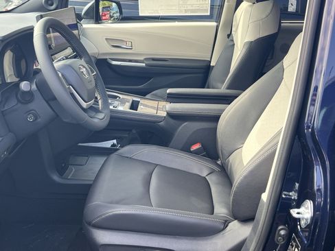 New 2026 Toyota Sienna Platinum AWD/4WD image 7