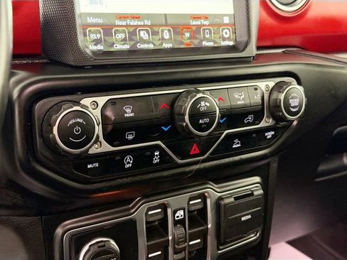 Used 2021 Jeep Wrangler Unlimited Rubicon w/ Dual Top Group AWD/4WD image 16
