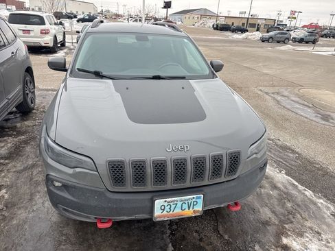Used 2019 Jeep Cherokee Trailhawk w/ Cold Weather Group image 12