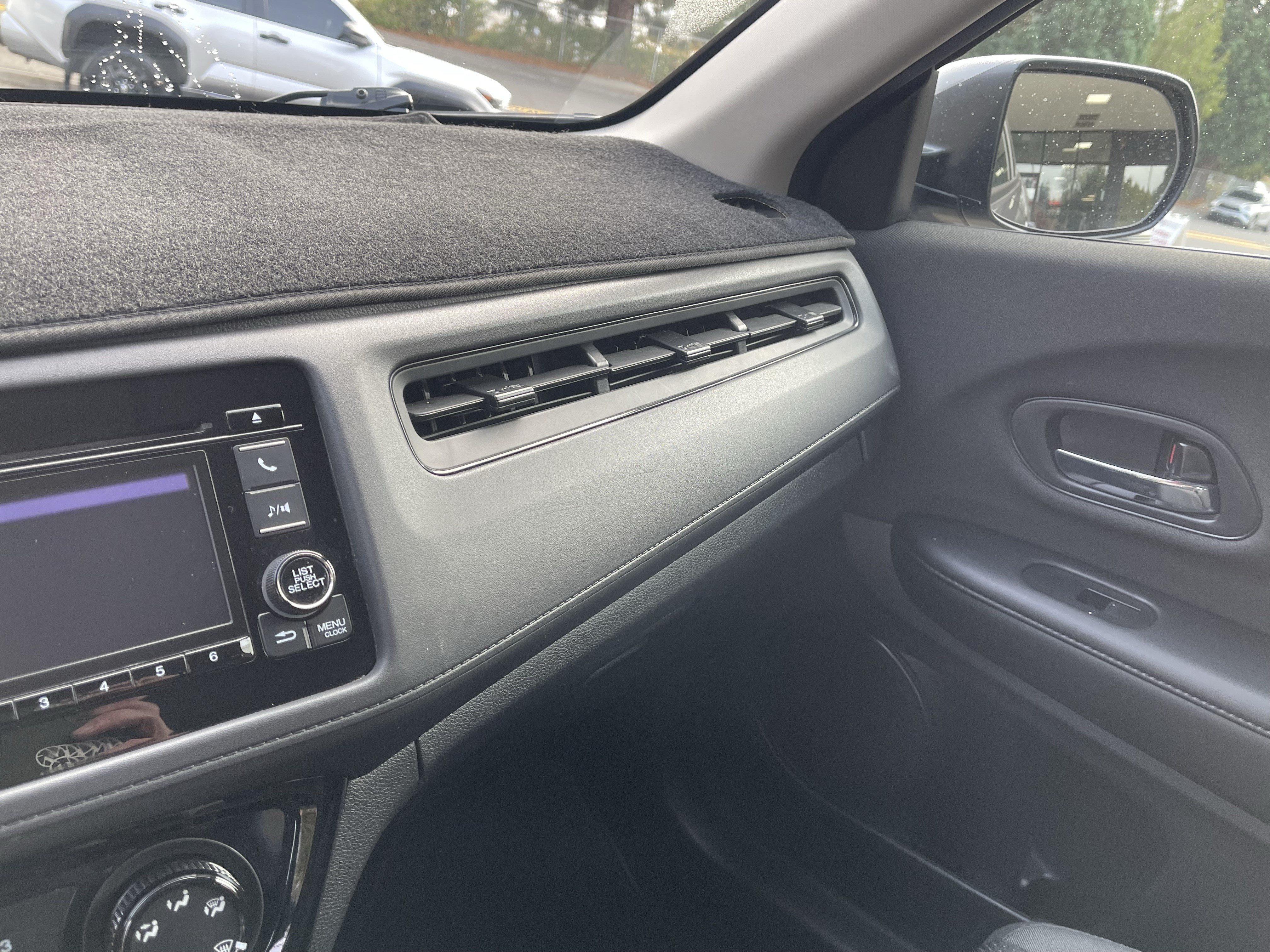 Used 2022 Honda HR-V LX image 24