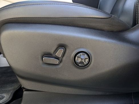 Used 2024 Chrysler Pacifica Touring-L FWD image 29