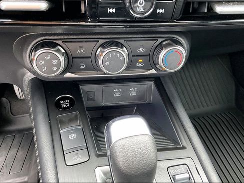 Certified 2025 Nissan Kicks SV AWD/4WD image 30