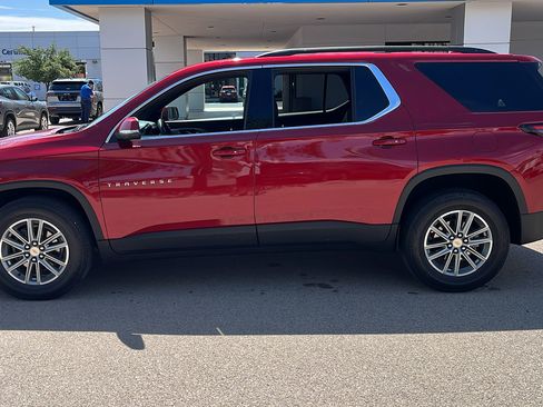 Used 2023 Chevrolet Traverse LT FWD image 4