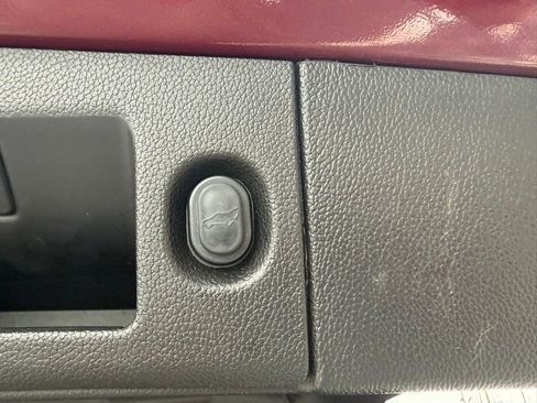 Used 2018 GMC Yukon XL SLT image 36