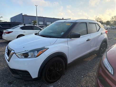 Used 2019 Nissan Kicks S w/ Exterior Electronics Package FWD image 9