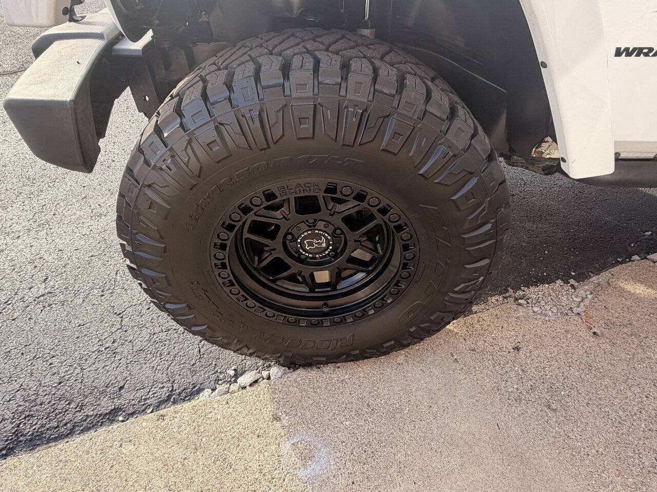 Used 2016 Jeep Wrangler Sahara w/ Dual Top Group AWD/4WD image 25