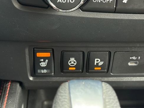 Used 2022 Nissan Frontier PRO-4X image 32