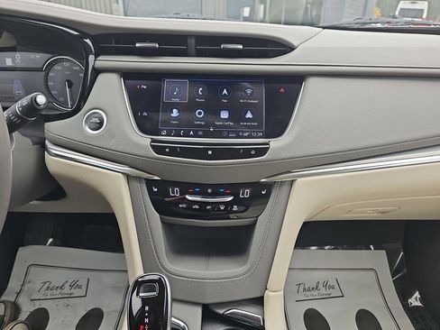 Used 2020 Cadillac XT5 Premium Luxury w/ LPO, Floor Liner Package image 24