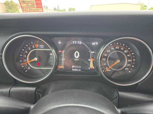 Used 2018 Jeep Wrangler Unlimited Sahara AWD/4WD image 20