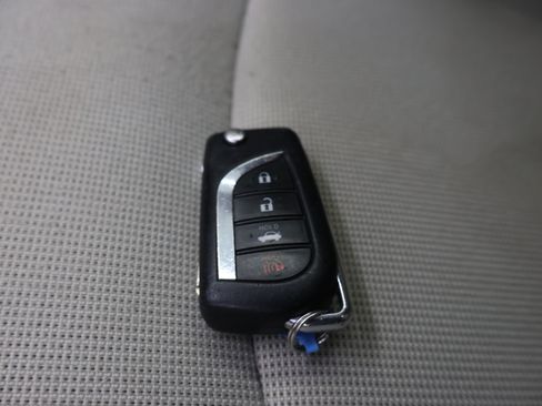 Used 2021 Toyota Corolla LE FWD image 43