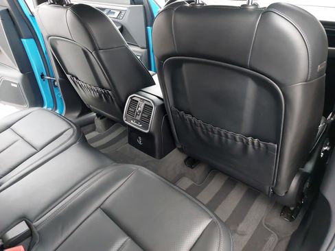 Used 2022 Porsche Macan w/ Premium Package Plus image 13