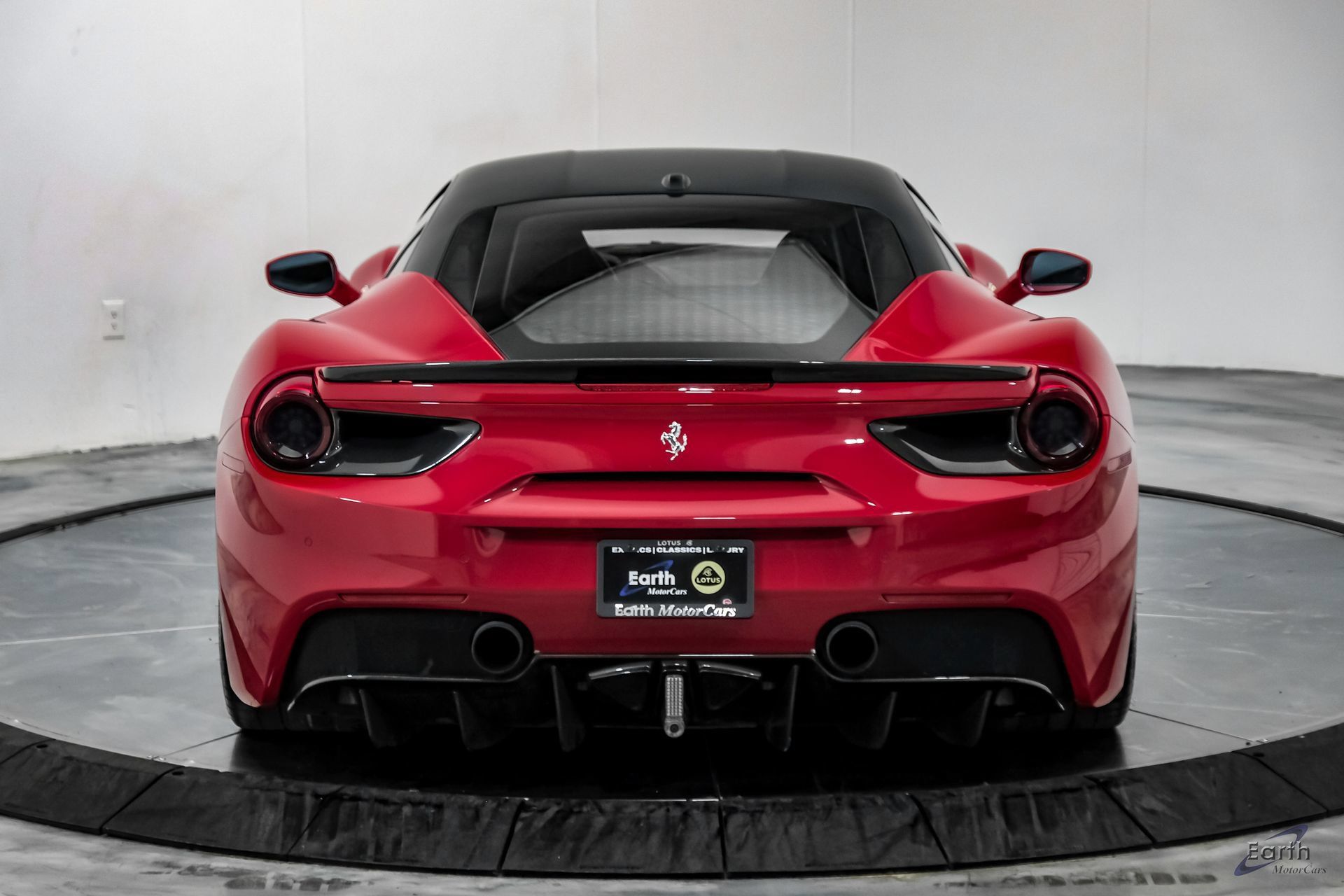 Used 2017 Ferrari 488 GTB RWD image 15