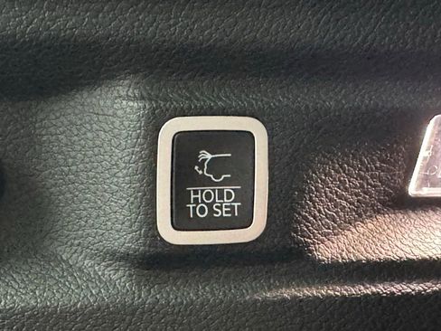 Used 2022 Jeep Grand Cherokee L Limited image 7