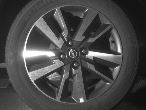 Used 2025 Nissan Versa SV image 15