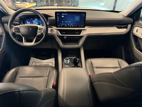 Used 2025 Ford Explorer Active w/ Active Comfort Package AWD/4WD image 9