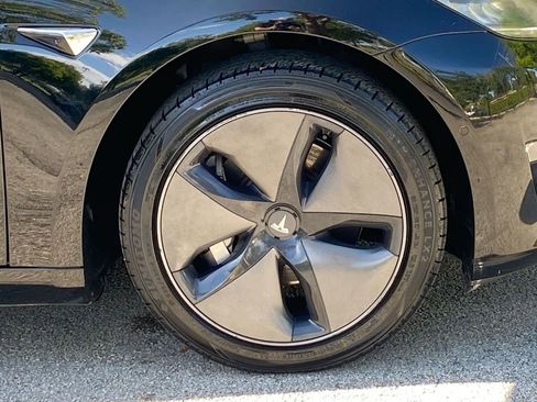 Used 2018 Tesla Model 3 Mid Range image 8