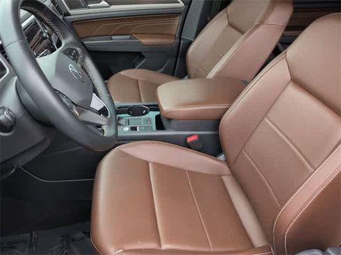 Used 2022 Volkswagen Atlas SE w/ Panoramic Sunroof Package image 16