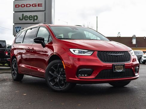 New 2026 Chrysler Pacifica Select w/ S Appearance Package image 1