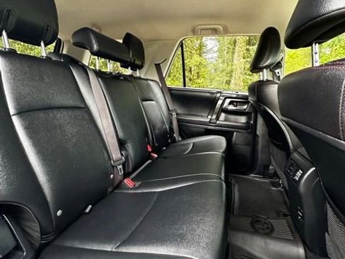 Used 2017 Toyota 4Runner TRD Off-Road Premium AWD/4WD image 18