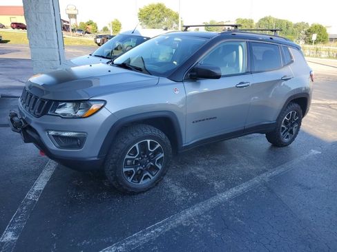 Used 2019 Jeep Compass Trailhawk w/ Leather Interior Group AWD/4WD image 2