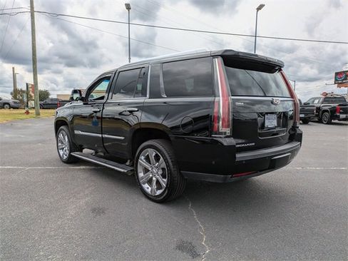 Used 2017 Cadillac Escalade Premium Luxury image 6