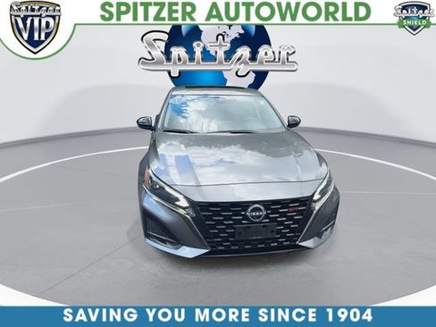 Used 2023 Nissan Altima 2.5 SR w/ SR Premium Package FWD image 3
