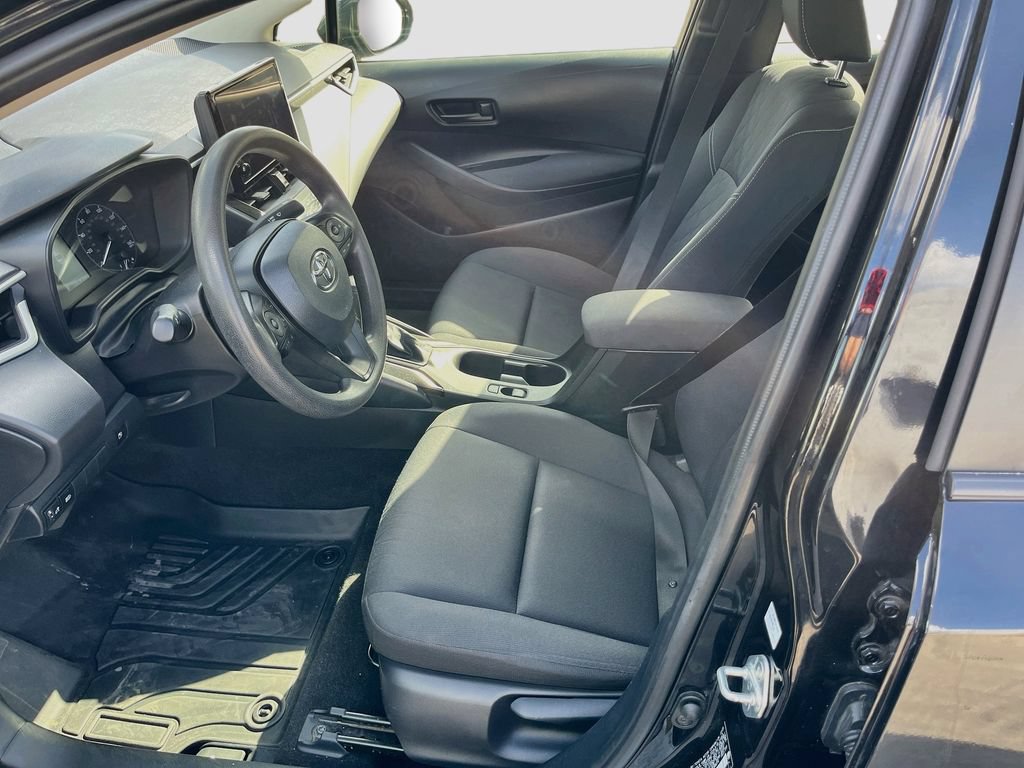 Used 2025 Toyota Corolla LE w/ LE Premium Package FWD image 19