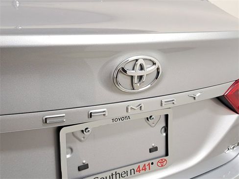 Used 2019 Toyota Camry XLE image 7